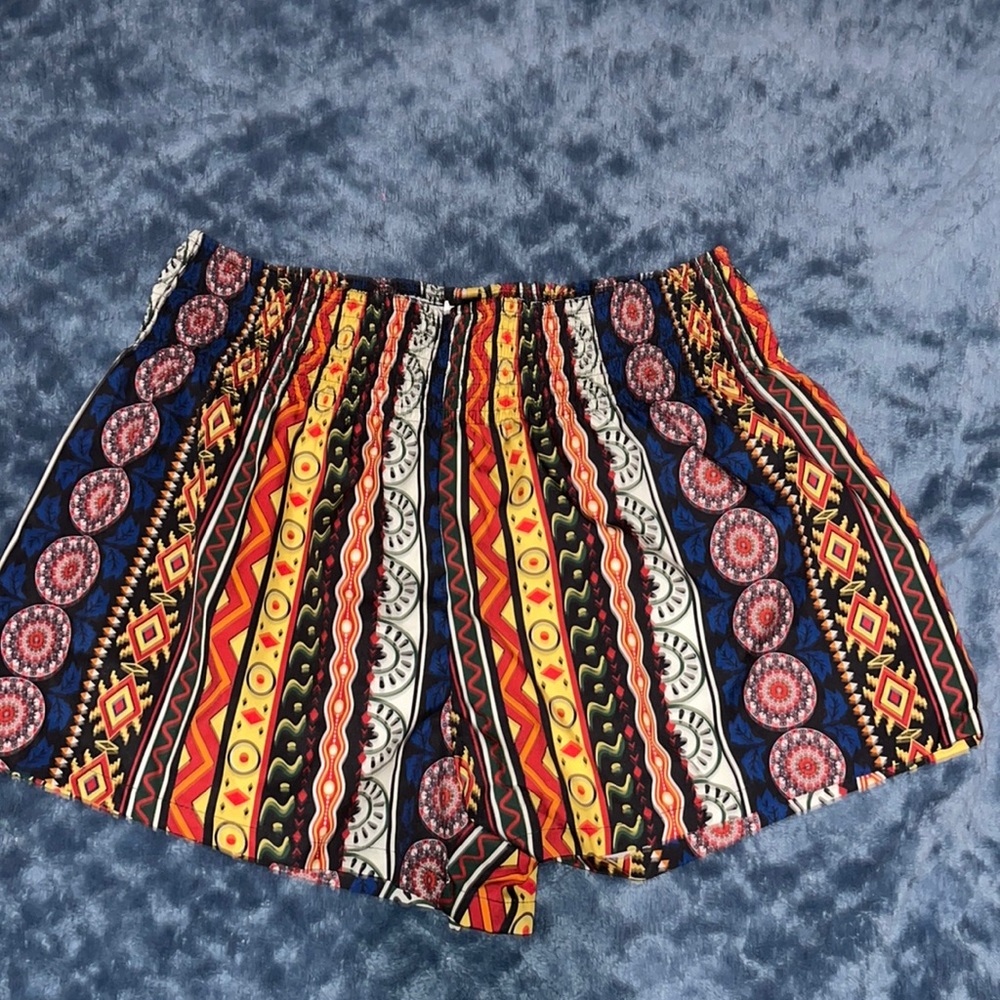 Stretchy tribal shorts